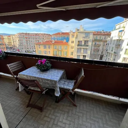 Privee Avec Terrasse Au Port De ניס