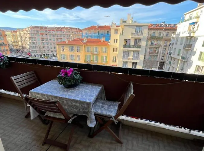 Privee Avec Terrasse Au Port De نيس